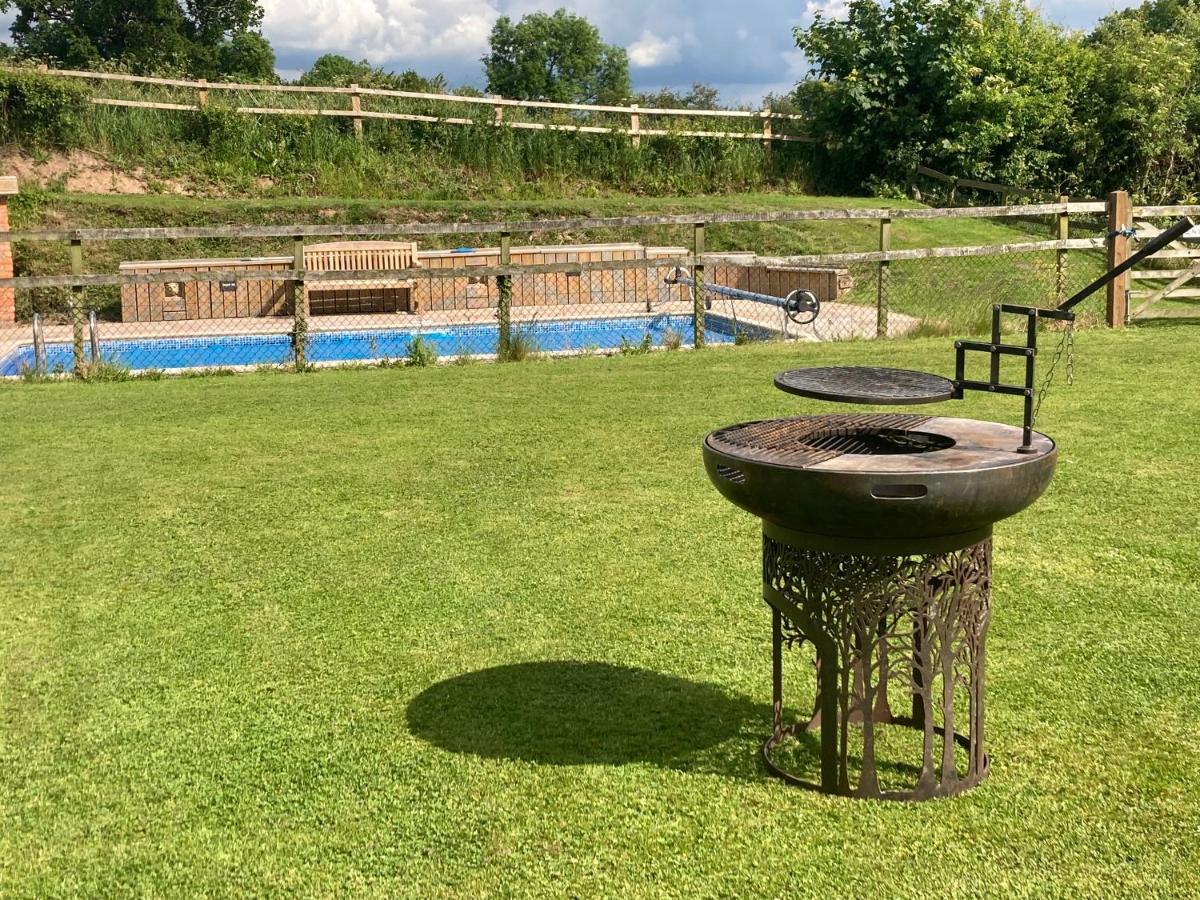 The Dragon's Hut With Seasonal Swimming Pool
